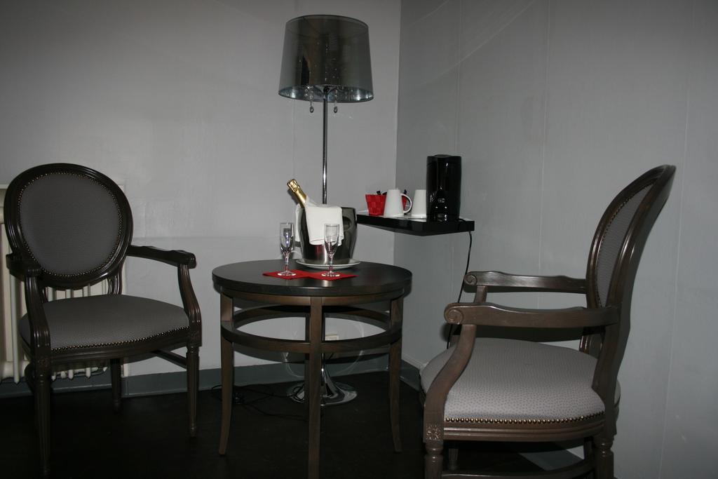 Hostellerie De La Quenoeuille Marquise Room photo