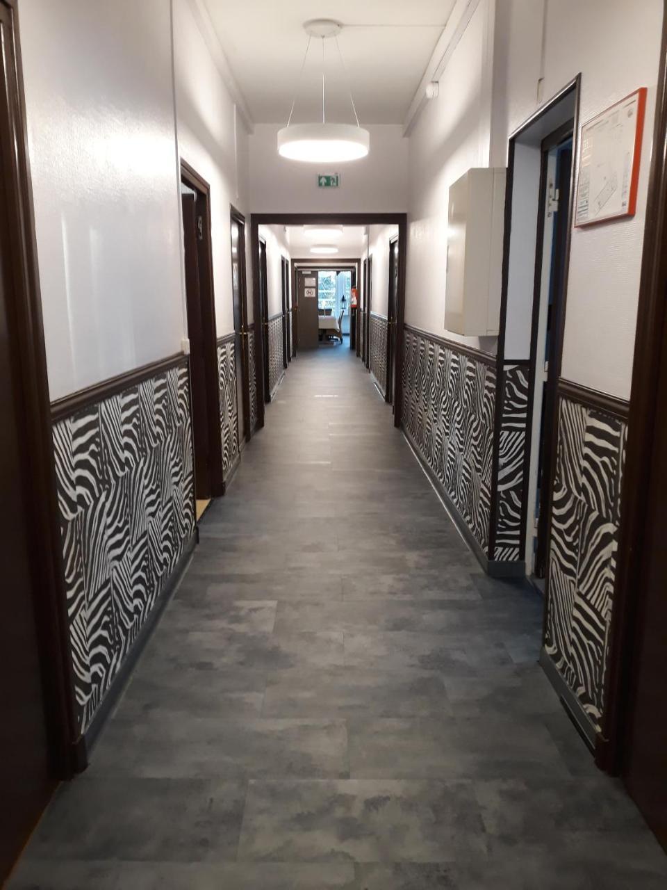 Hostellerie De La Quenoeuille Marquise Exterior photo